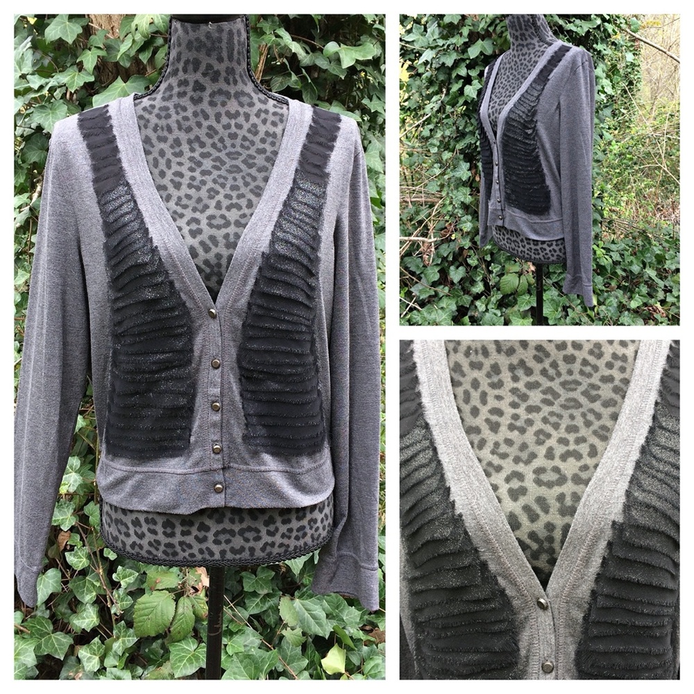 Vera Wang Gray Feathered Button Up Long Sleeve - Size X-Large